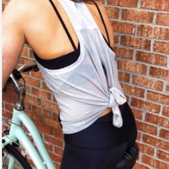 Clip - in - Tank NWT Lululemon - Picture 2 of 6